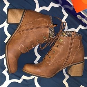NEW brown laced heeled booties